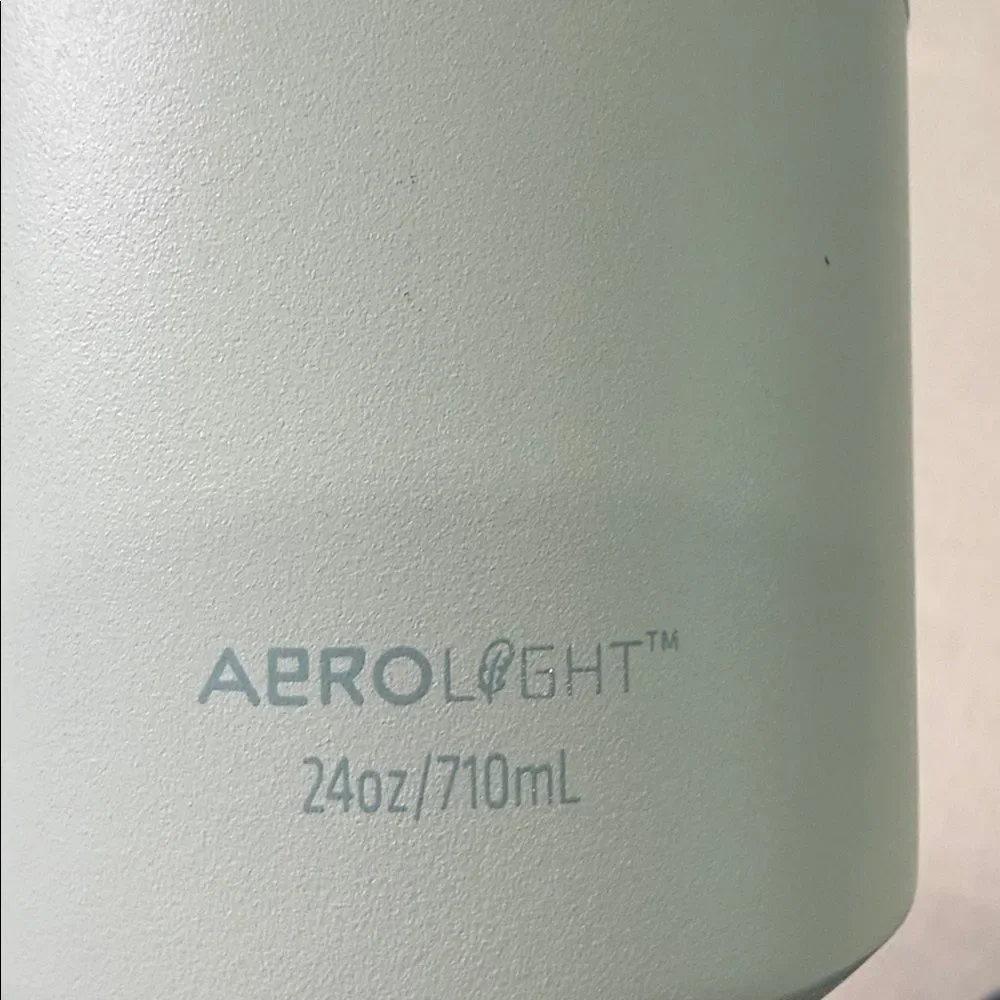 Stanley IceFlow (Fast Flow Lid) Bottle in Mint Green - Picture 6 of 6